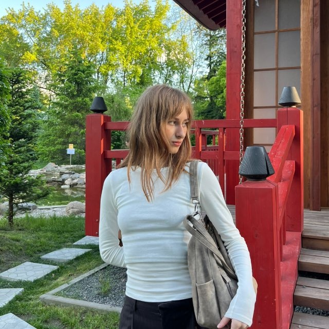 Анна — преподаватель английского языка